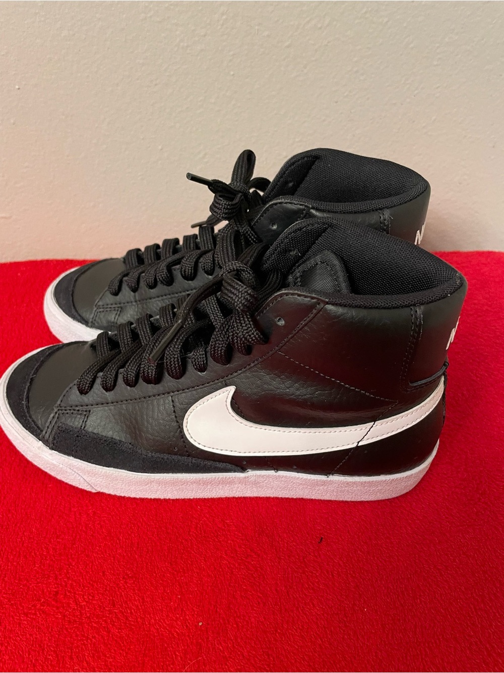 Nike Blazer Mid '77 (Grade School / Youth) size6